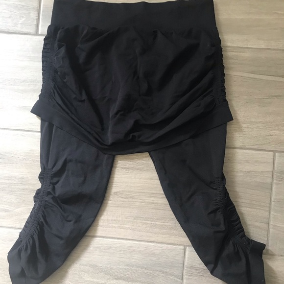 Athleta short leggings with skirt - Picture 2 of 3